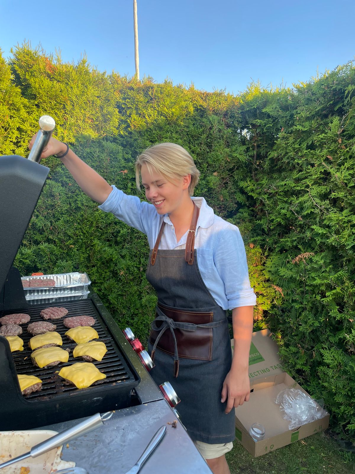 Erik grillmästare på 50-årsfesten